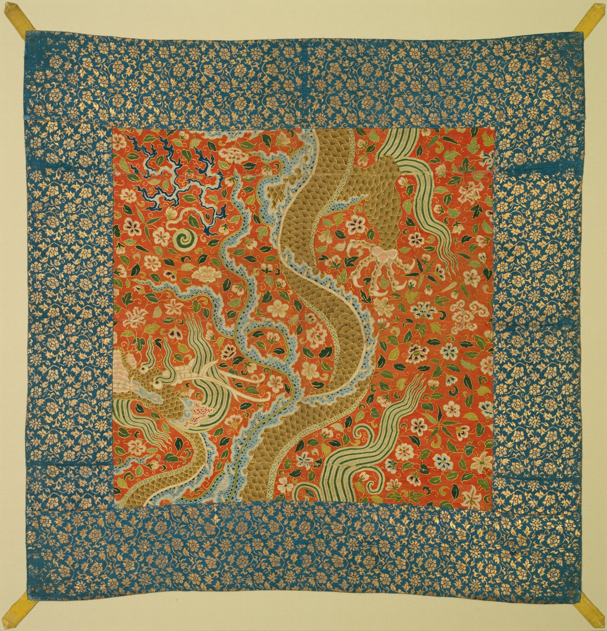 Baldakijn met Draak tussen Bloemen, late 1100s door Unbekannt