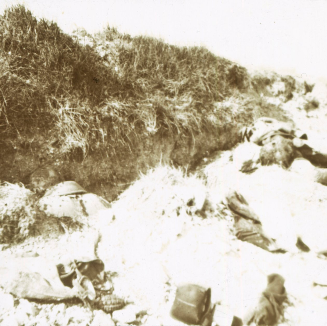 Clery na aanval, Frankrijk, ca. 1914-ca. 1918 door Unbekannt
