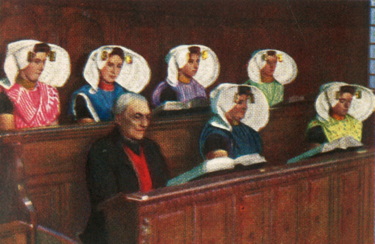Nederlandse vrouwen in traditionele klederdracht in de kerk, ca. 1928 door Unbekannt