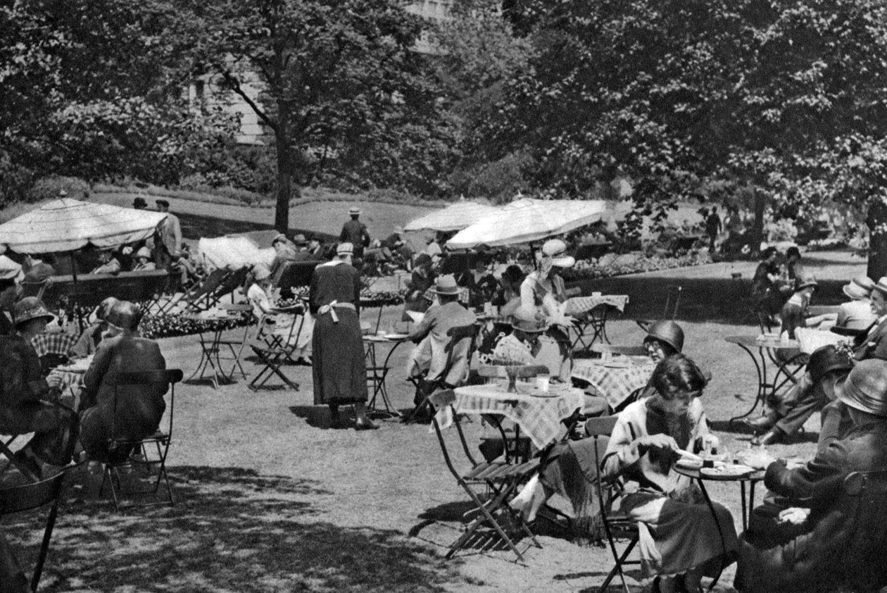 Embankment Gardens, Charing Cross, Londen door Unbekannt