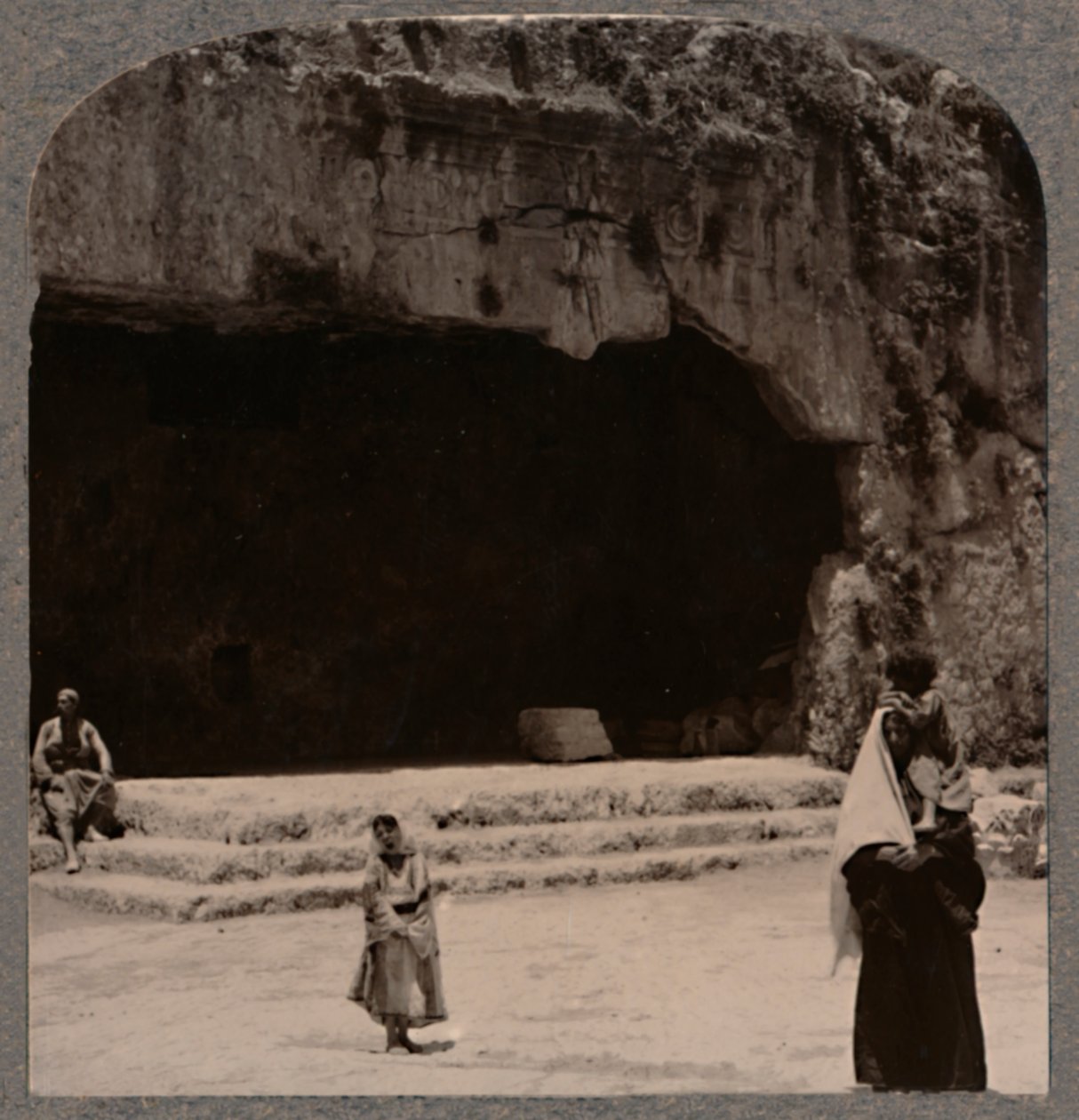 Ingang naar de graven van de rechters, ca. 1900 door Unbekannt