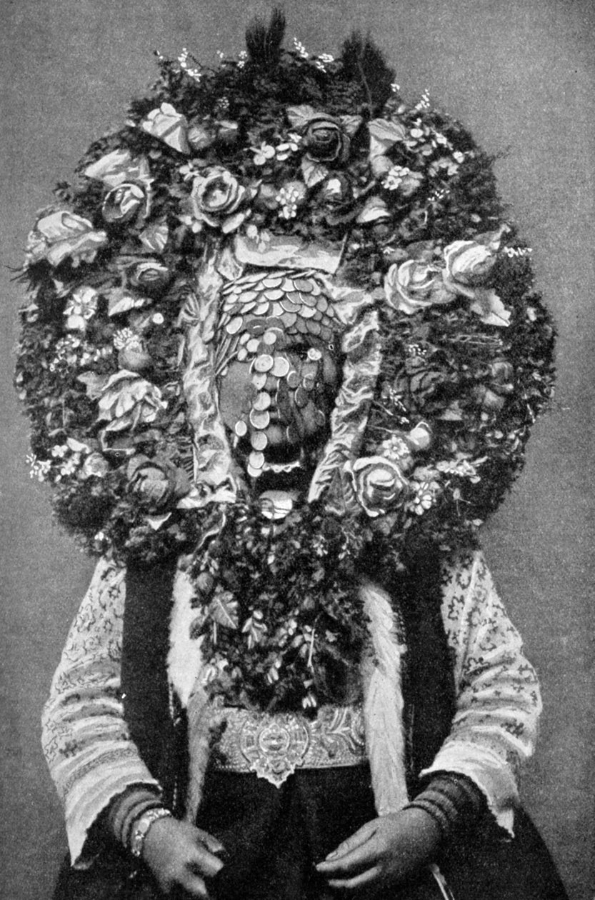 Bloemenmasker van een Bulgaarse bruid, 1922 door Unbekannt