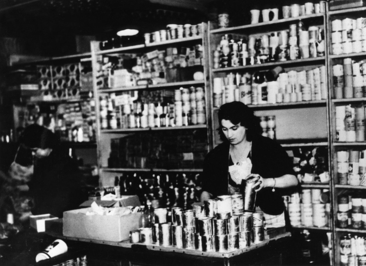 Voedselwinkel in bezet Parijs, ca. 1941 door Unbekannt