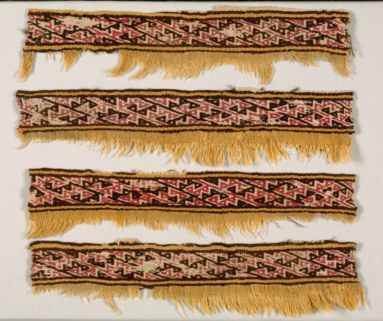 Vier randstroken, ca. 1100-1400 door Unbekannt