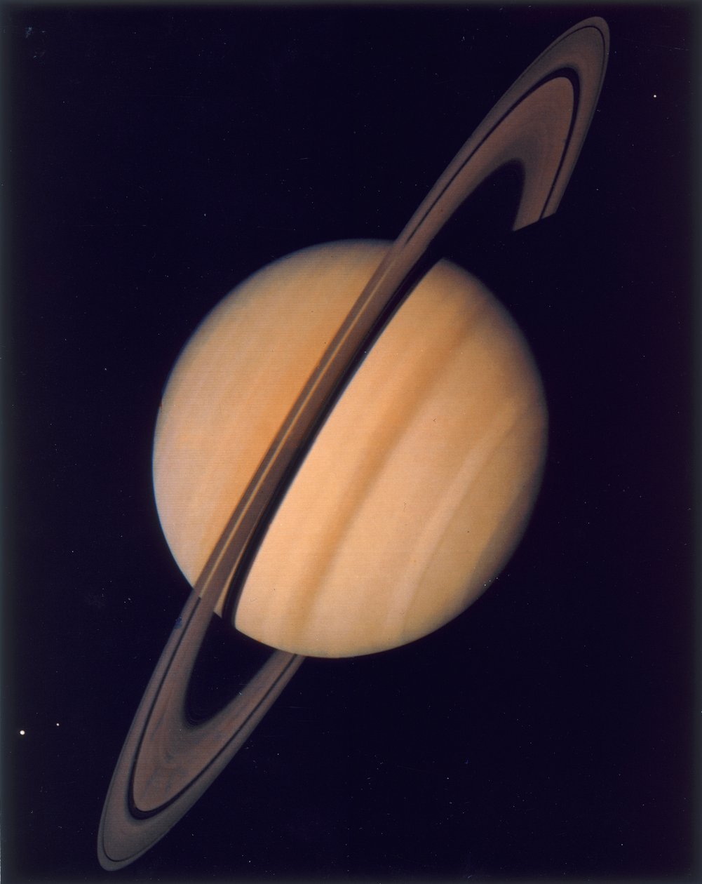 Volledig zicht op Saturnus en haar ringen, 1980 door Unbekannt