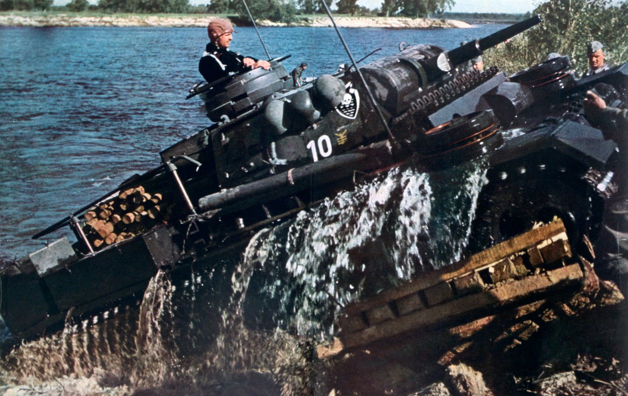 Duitse tank steekt een rivier over, Rusland, 1941 door Unbekannt