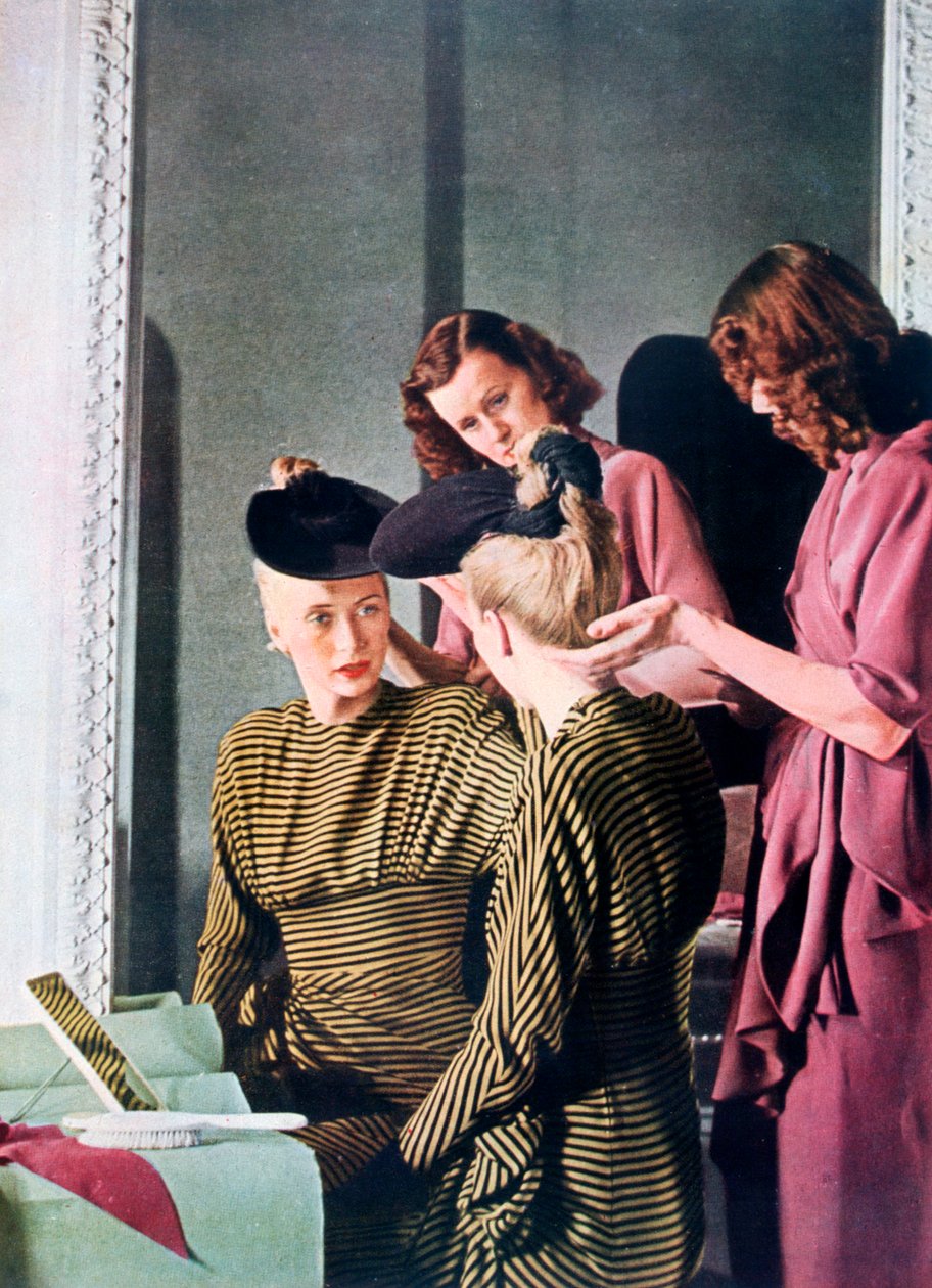 Duitse damesmode, 1942 door Unbekannt