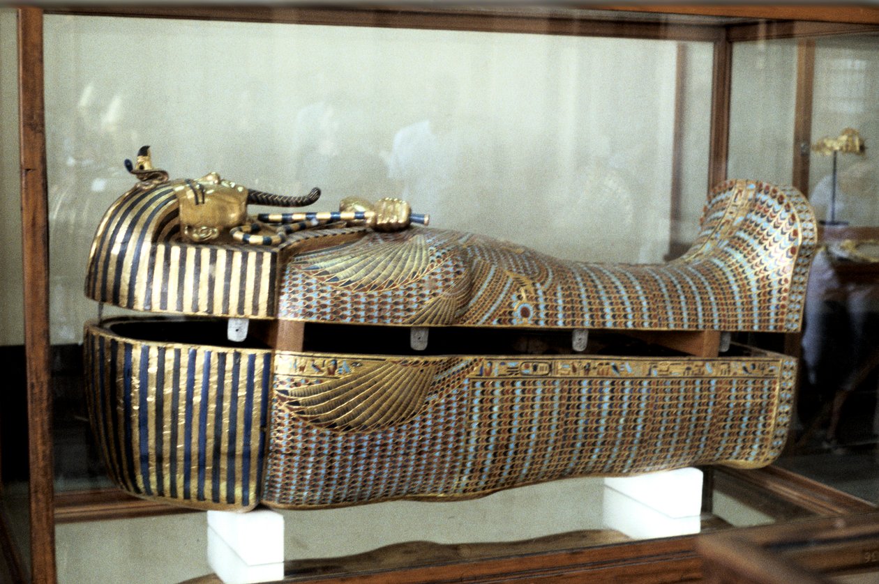 Gouden sarcofaag van de farao Toetanchamon, ca. 1325 v.Chr. door Unbekannt