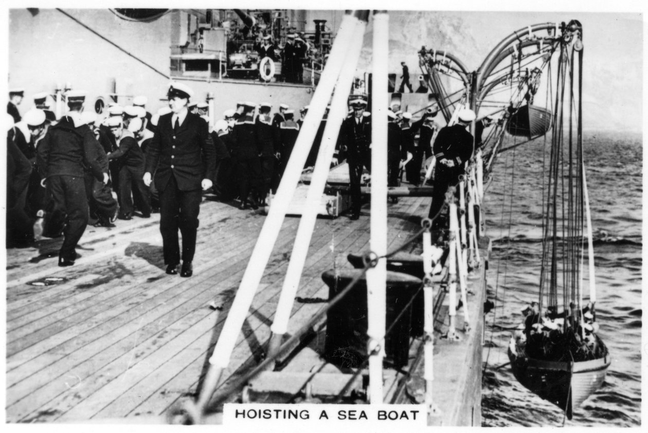 Een zeeboot hijsen, HMS Nelson, 1937 door Unbekannt