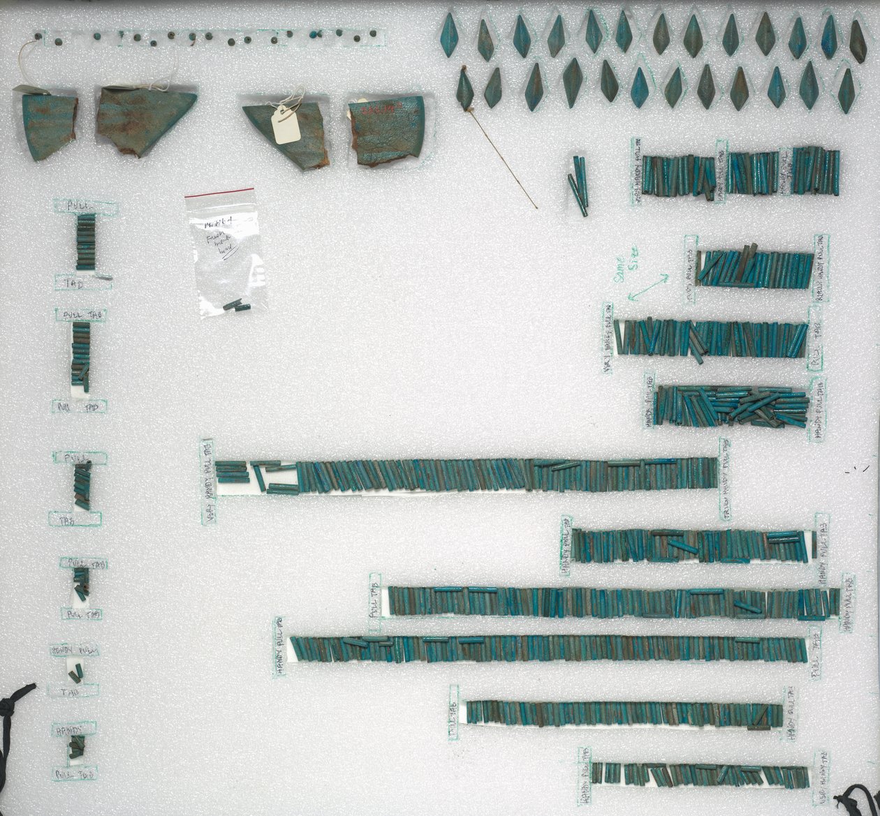 Sieraden van Senbi, 1980-1801 v.Chr. door Unbekannt