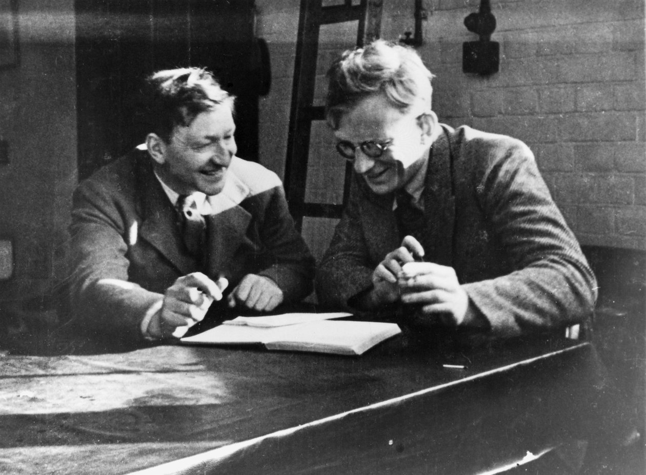 John Cockcroft en George Gamow, circa 1930 door Unbekannt