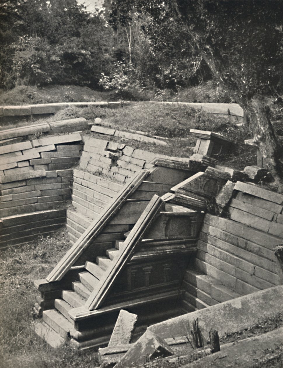 Kuttam Pokuma Die zwei Badeteiche Anuradhapura, 1926 door Unbekannt