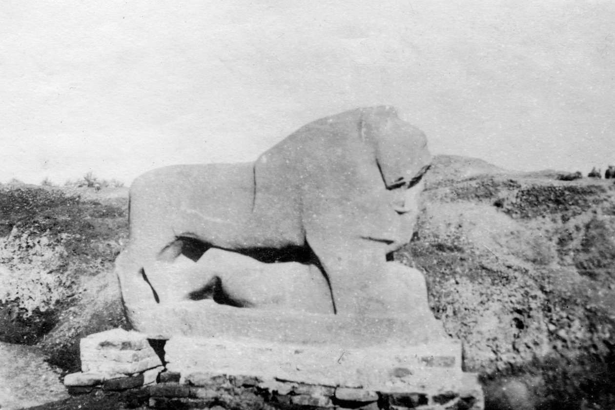 Leeuw van Babylon standbeeld, Babylon, Babil, Mesopotamië, 1918 door Unbekannt