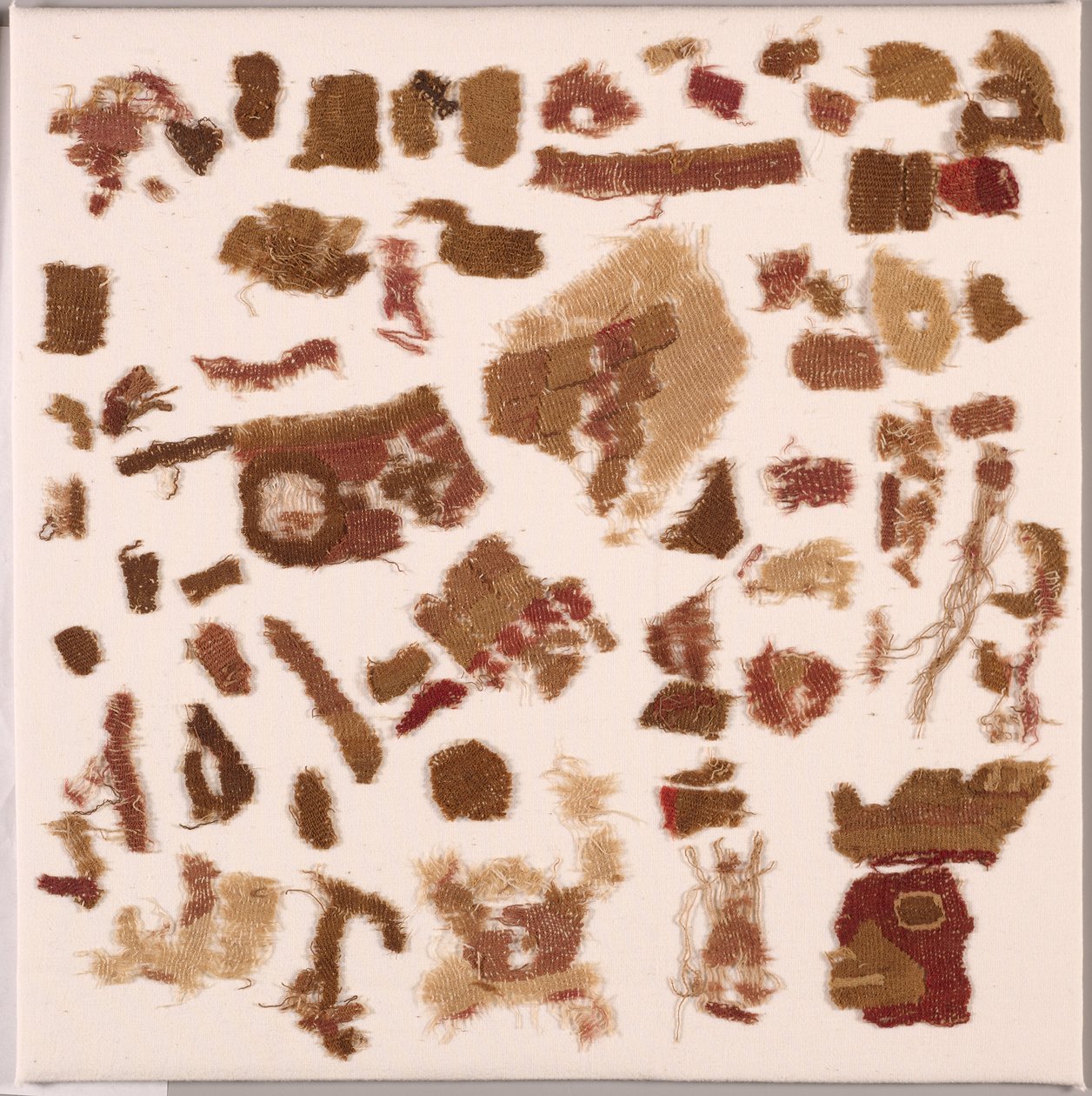 Losse Textiel Fragmenten, ca. 50-650 door Unbekannt