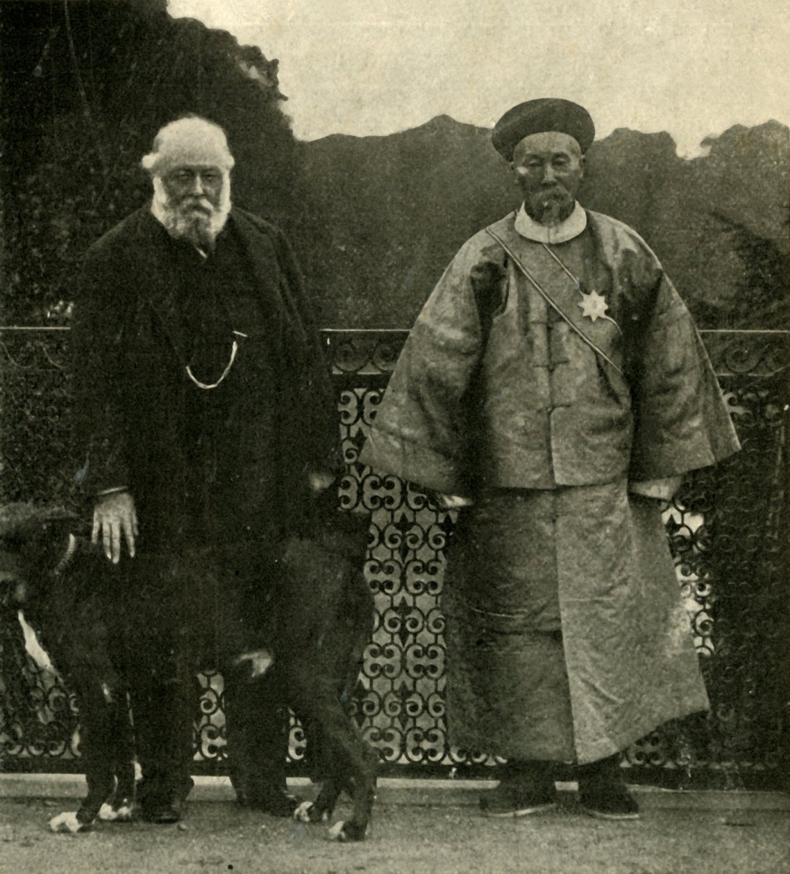 Lord Salisbury en Li Hung Chang, 1901 door Unbekannt