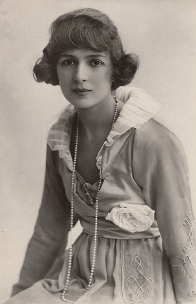 Miss Julia James, ca. 1930 door Unbekannt