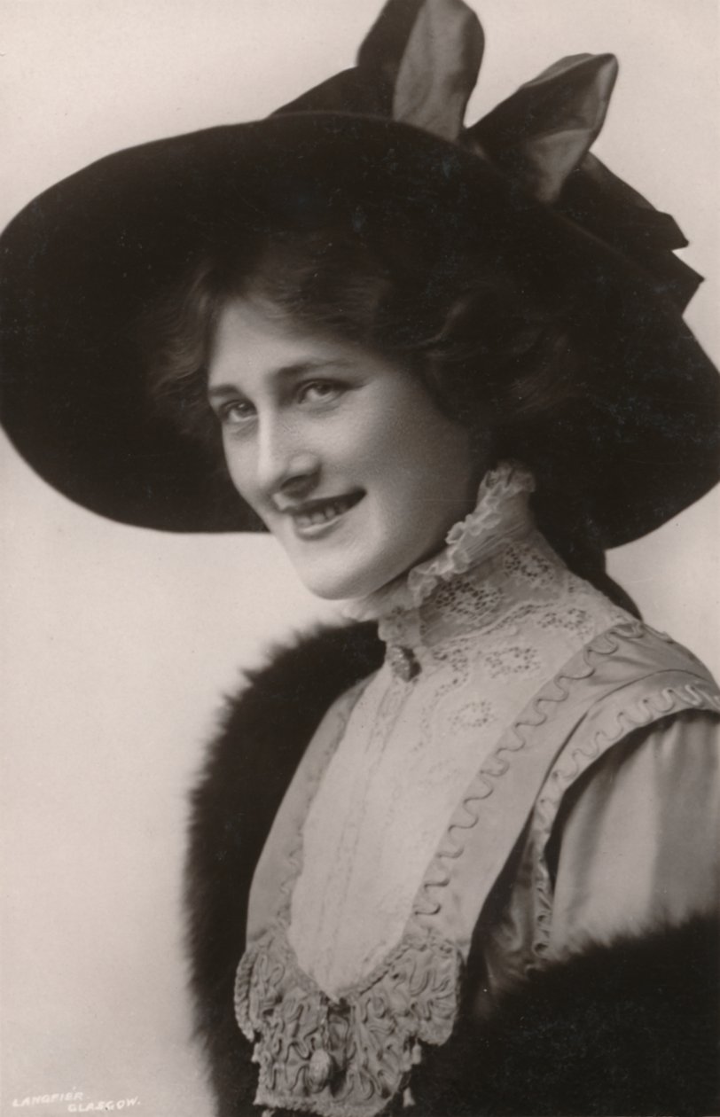 Miss Phyllis Dare, 1890-1975, ca. 1930 door Unbekannt