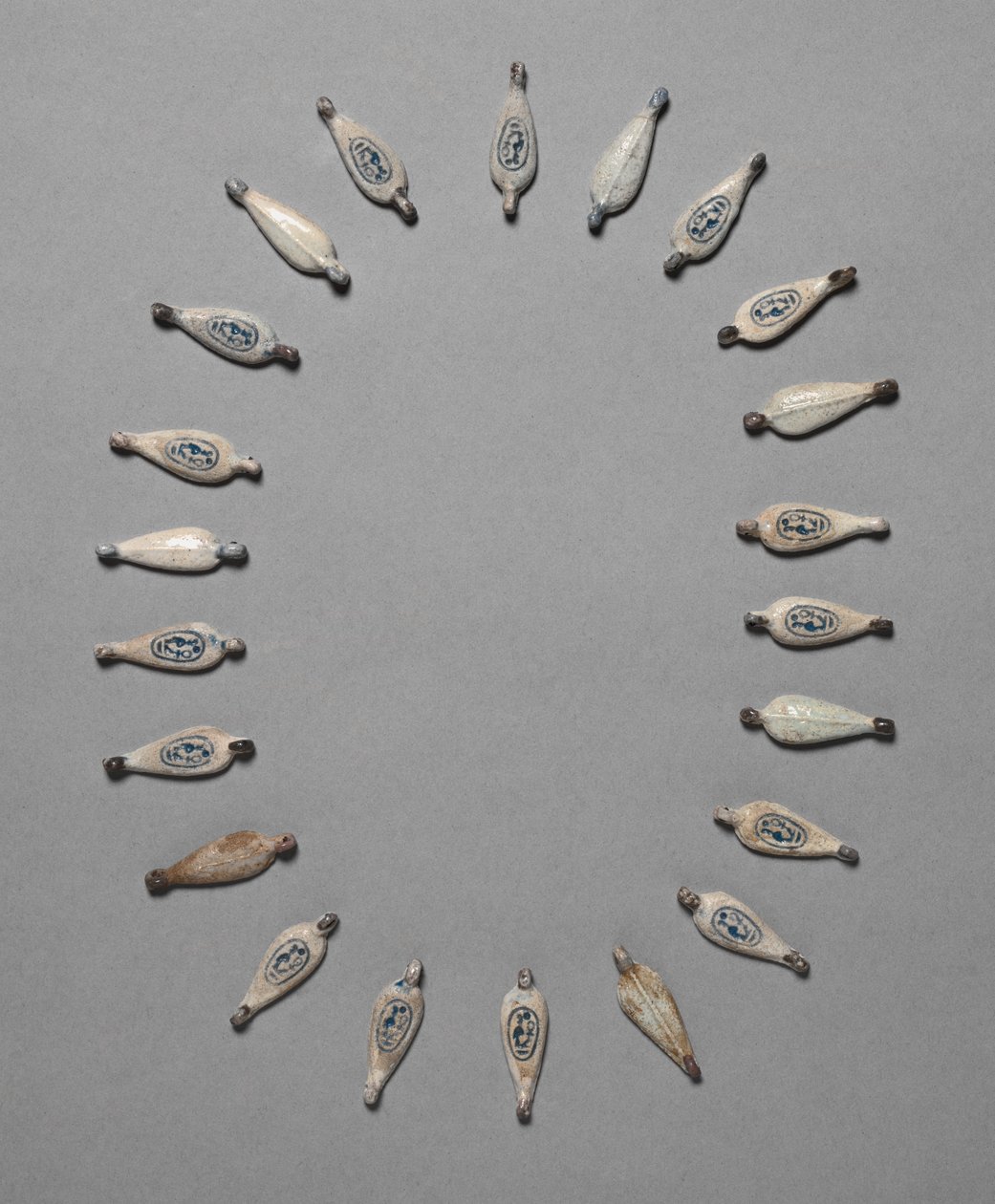 Bloemvormige kralen, ca. 1391-1353 v.Chr. door Unbekannt