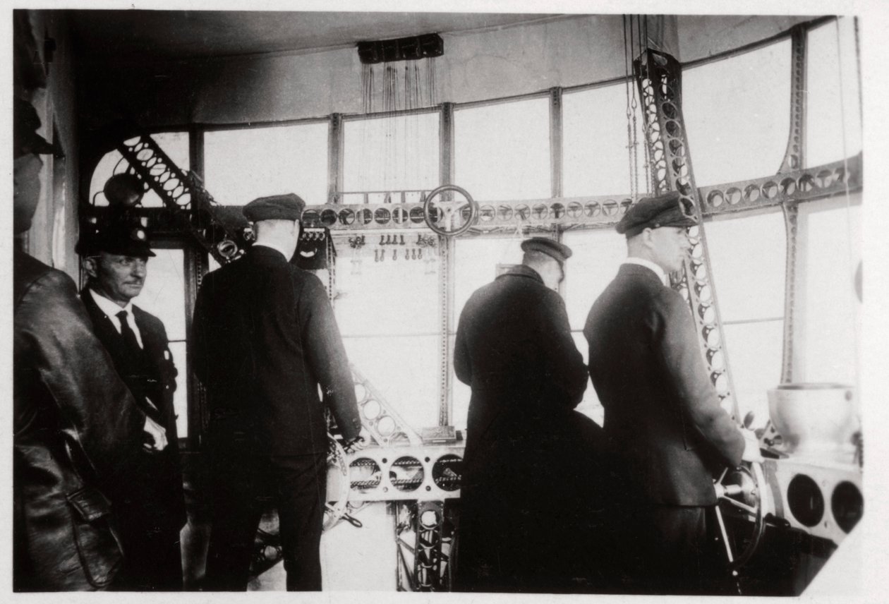 Pilotencompartiment, Zeppelin LZ 127 Graf Zeppelin, 1933 door Unbekannt