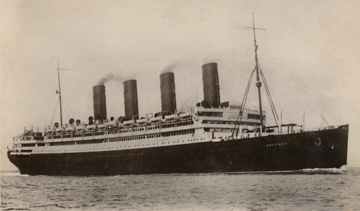 RMS Aquitania, c1930 door Unbekannt