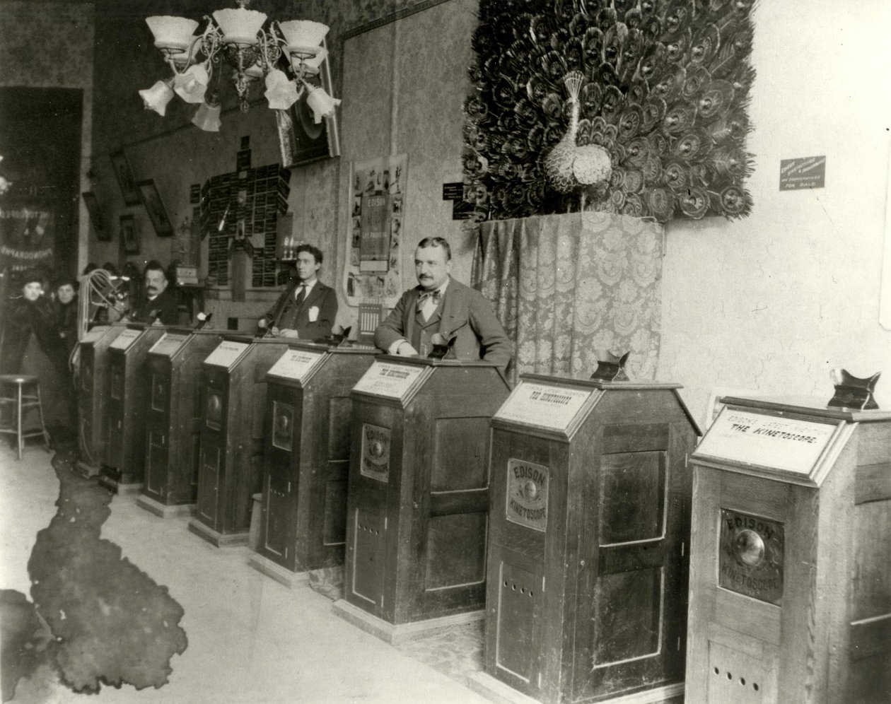 San Francisco Parlor met kinetoscopen (1894-1895) door Unbekannt