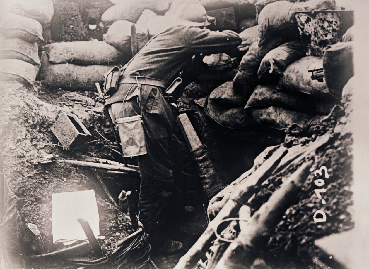 Soldaat in loopgraven, ca. 1914-ca. 1918 door Unbekannt