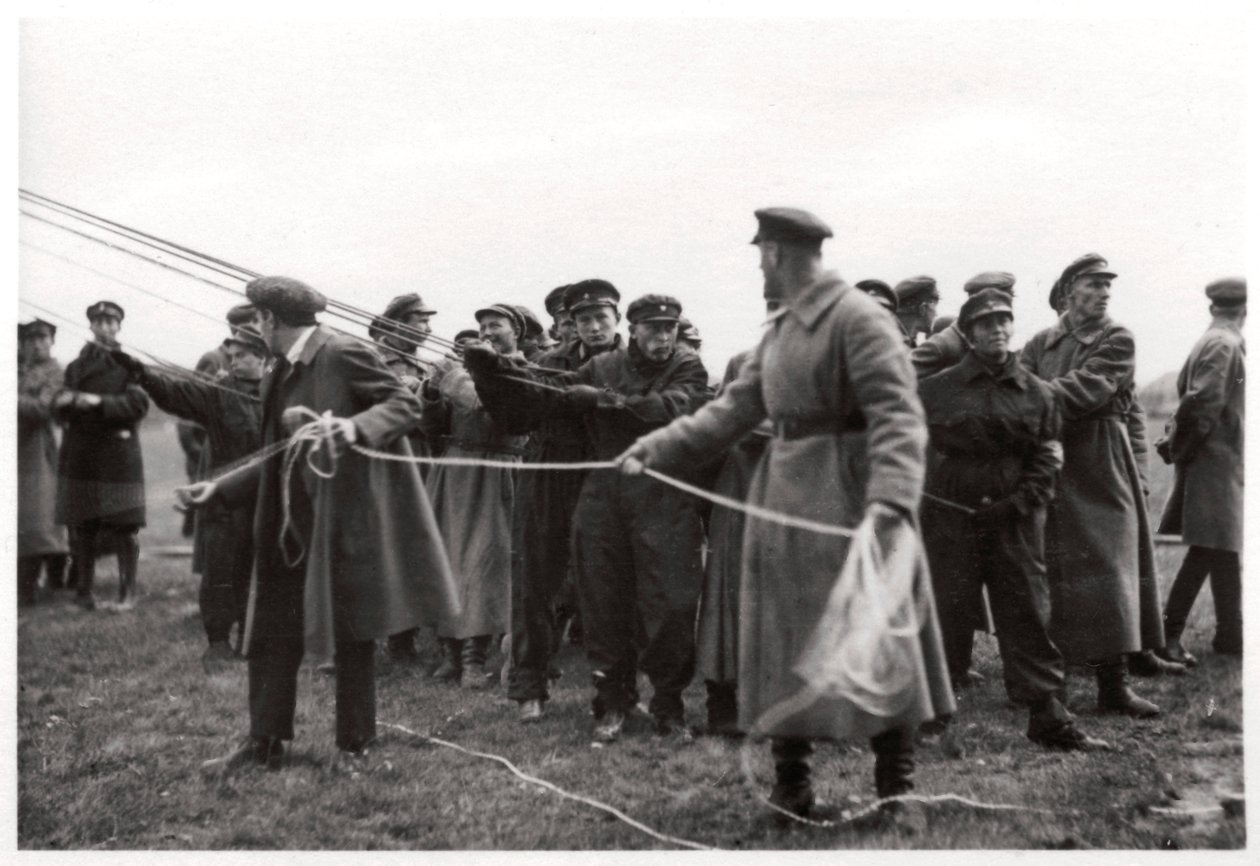 Sovjet luchtschip landingsploeg, Moskou, USSR door Unbekannt