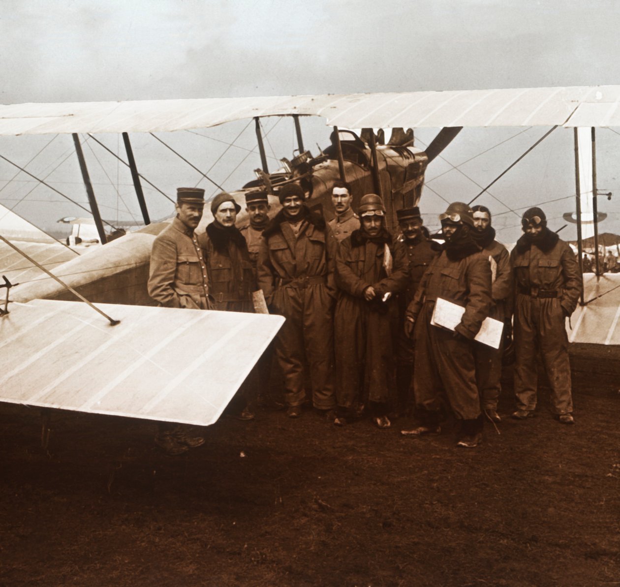 Eskader bij Sommesous, Noord-Frankrijk, c1914-c1918 door Unbekannt