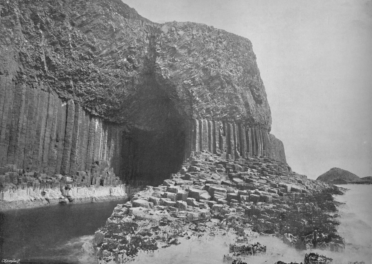 Staffa - Fingals Grot, 1895 door Unbekannt