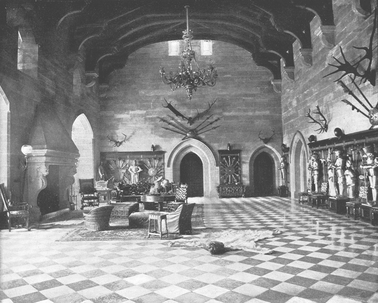 De Grote Zaal, Warwick Castle, Warwickshire, 1894 door Unbekannt