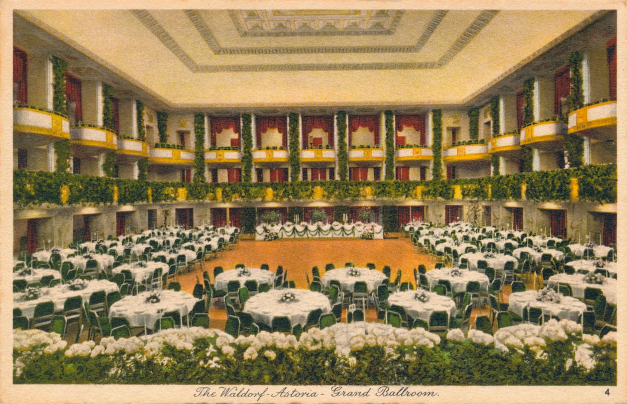 De Waldorf Astoria, Grote Balzaal, ca. 1930s door Unbekannt