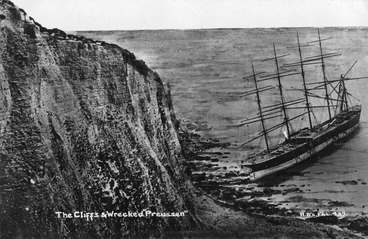 De kliffen en het wrak van de Preussen, Dover, 20e eeuw door Unbekannt