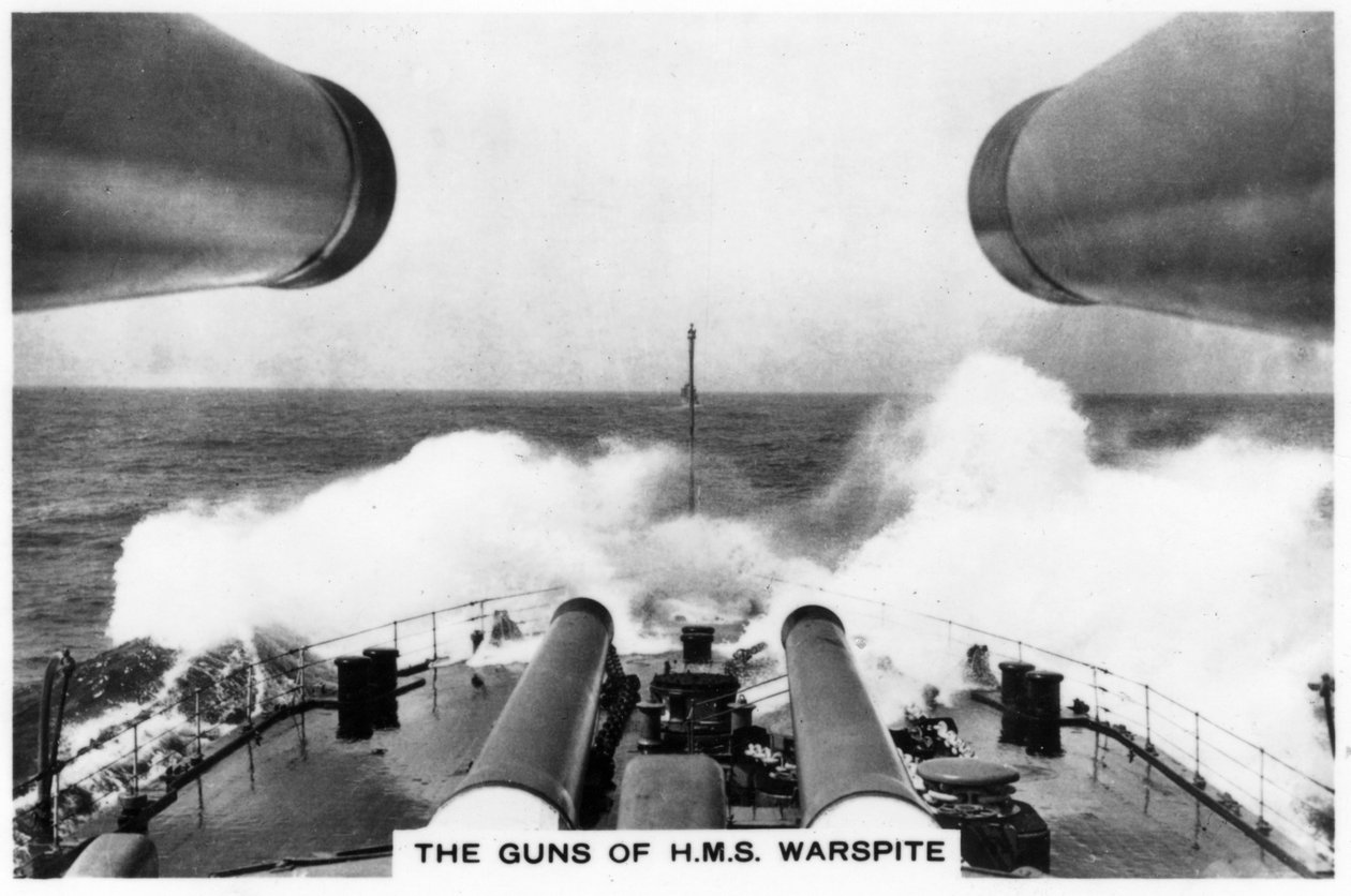 De kanonnen van het slagschip HMS Warspite, 1937 door Unbekannt