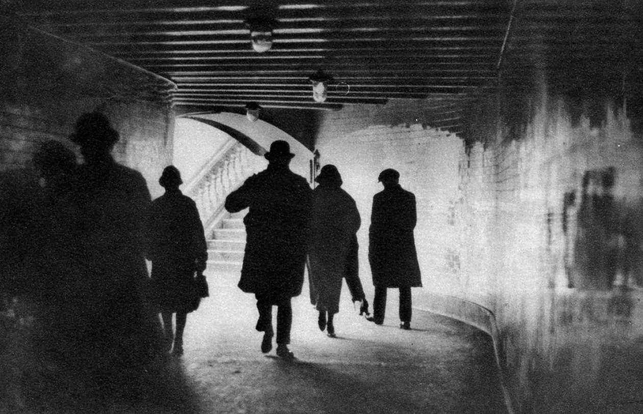 De monding van een Thames-zijde metro, Londen, 1926-1927 door Unbekannt