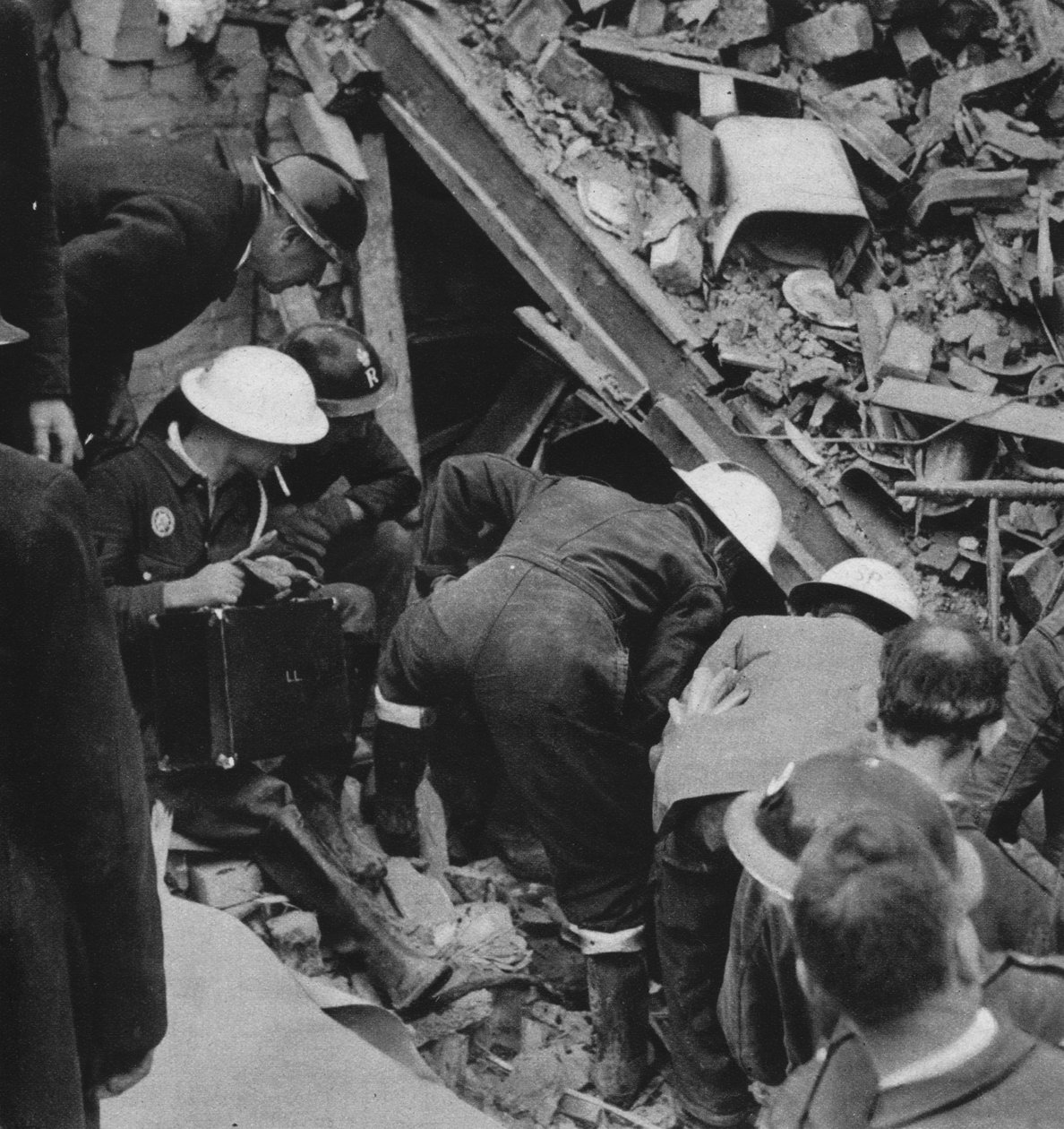 De zoektocht gaat door, 1941-1942 door Unbekannt
