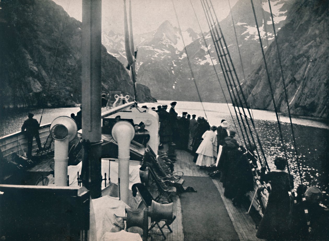 Toeristenstoomboot in Trold Fjord, 1914 door Unbekannt