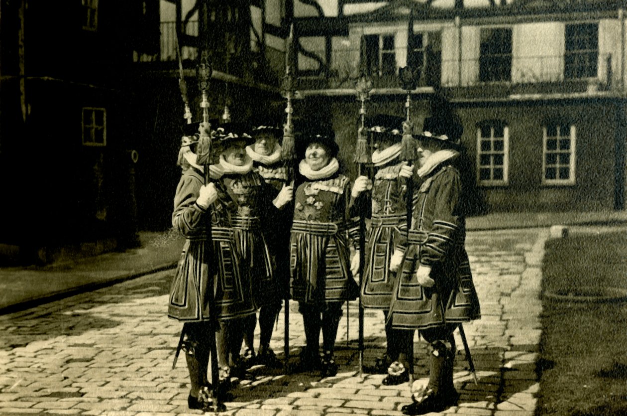 Yeoman Warders van de Tower of London, ca. 1920 door Unbekannt