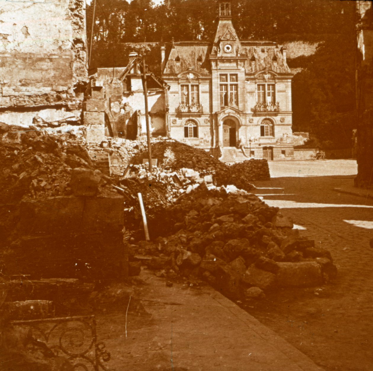 Stadhuis, Chateau Thierry, Frankrijk, ca. 1914-ca. 1918 door Unbekannt