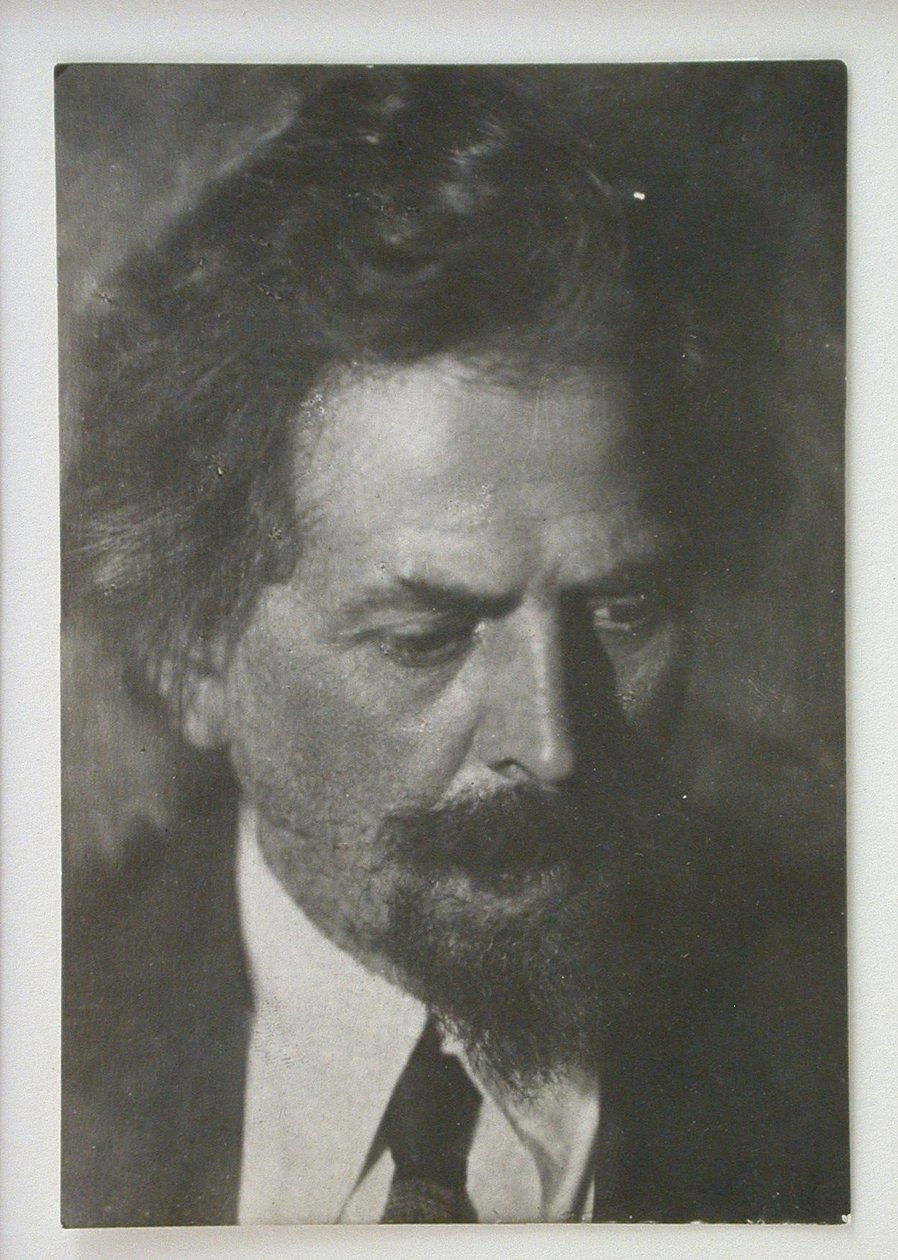 Viktor Aleksandrovich Vesnin 1882-1950 door Unbekannt