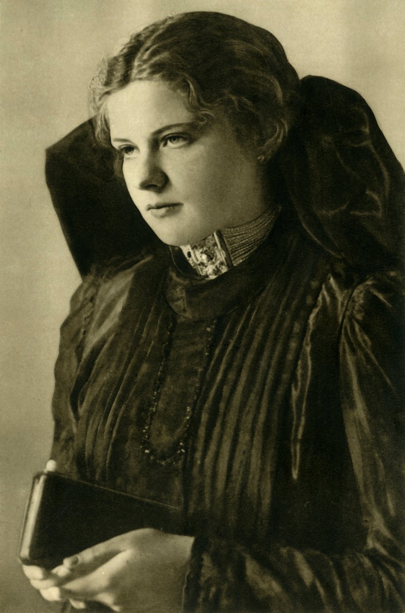 Vrouw in traditionele klederdracht, Opper-Oostenrijk, c1935 door Unbekannt