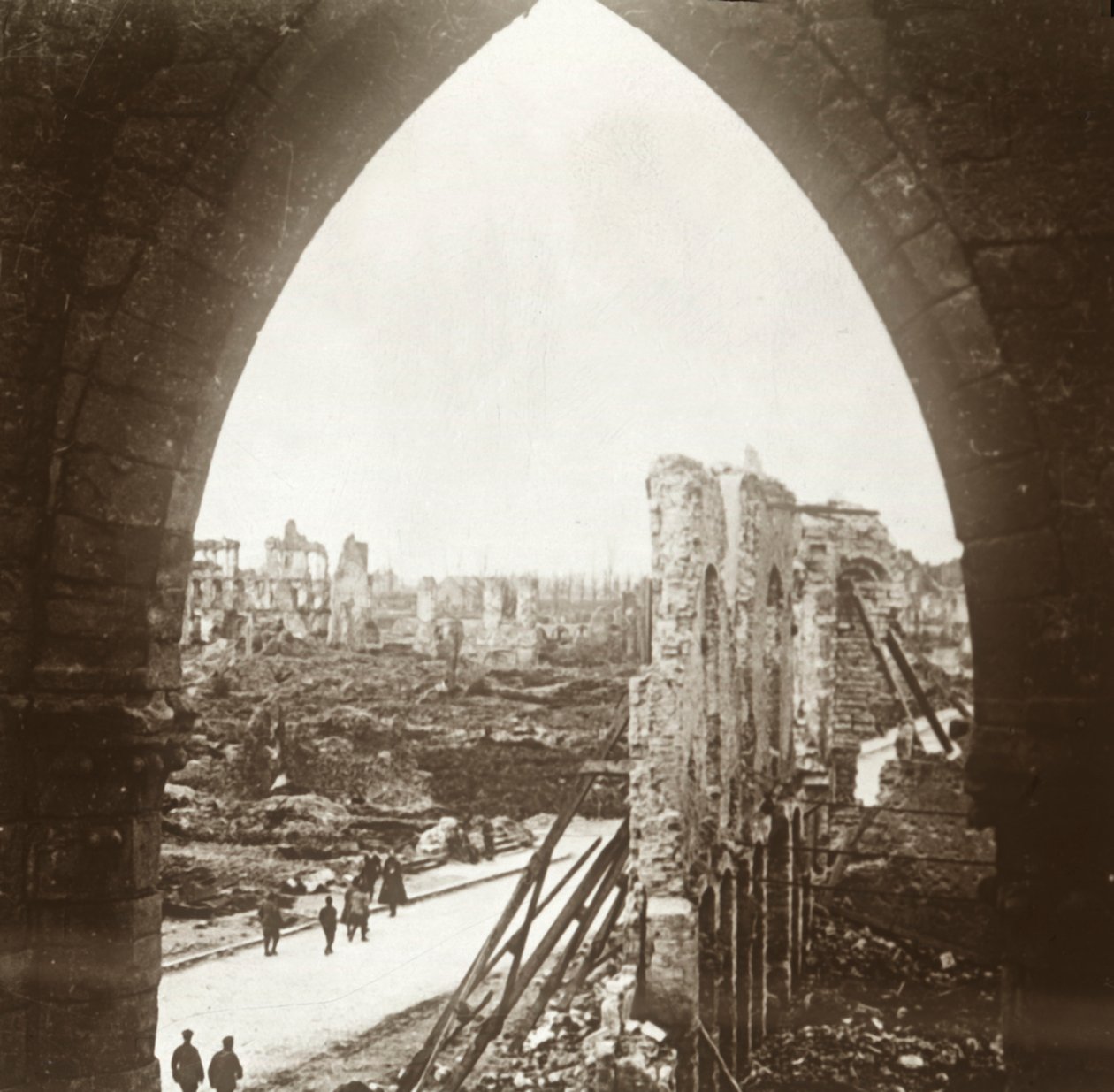 Yperen in Puin, Vlaanderen, België, ca. 1914-ca. 1918 door Unbekannt