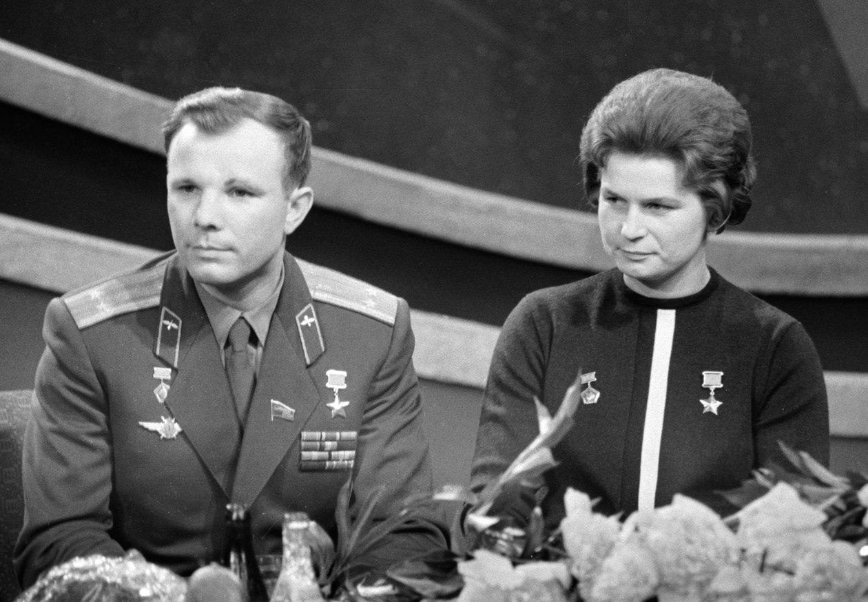 Joeri Gagarin en Valentina Teresjkova, Russische kosmonauten, 1963 door Unbekannt
