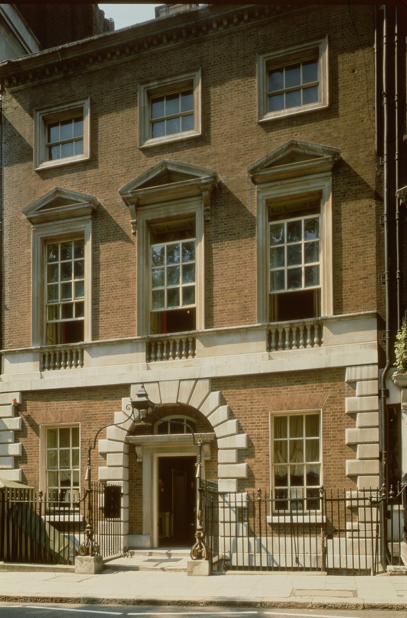 Ingang van No. 44 Berkeley Square, Londen door Unbekannt Unbekannt