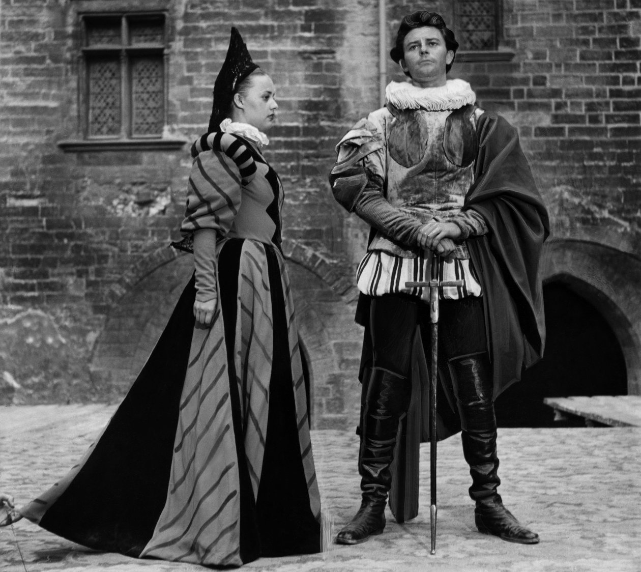 Toneelstuk El Cid uitgevoerd door Jeanne Moreau en Gerard Philipe tijdens het Avignon Theaterfestival in juli 1951 door Unbekannt Unbekannt