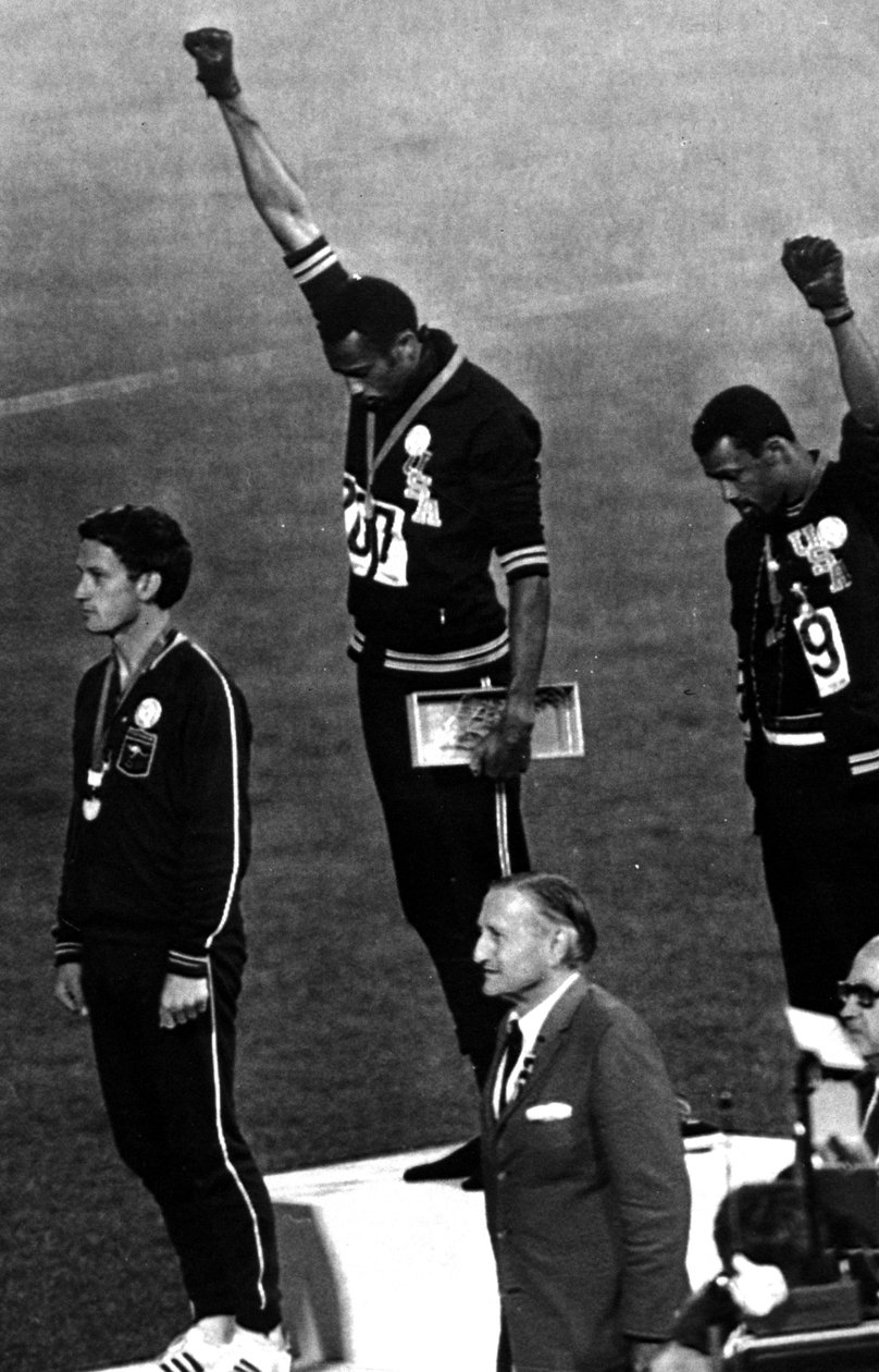 Winnaars van de 200 meter mannen op het podium, Olympische Spelen 1968, Mexico-Stad door Unbekannt Unbekannt