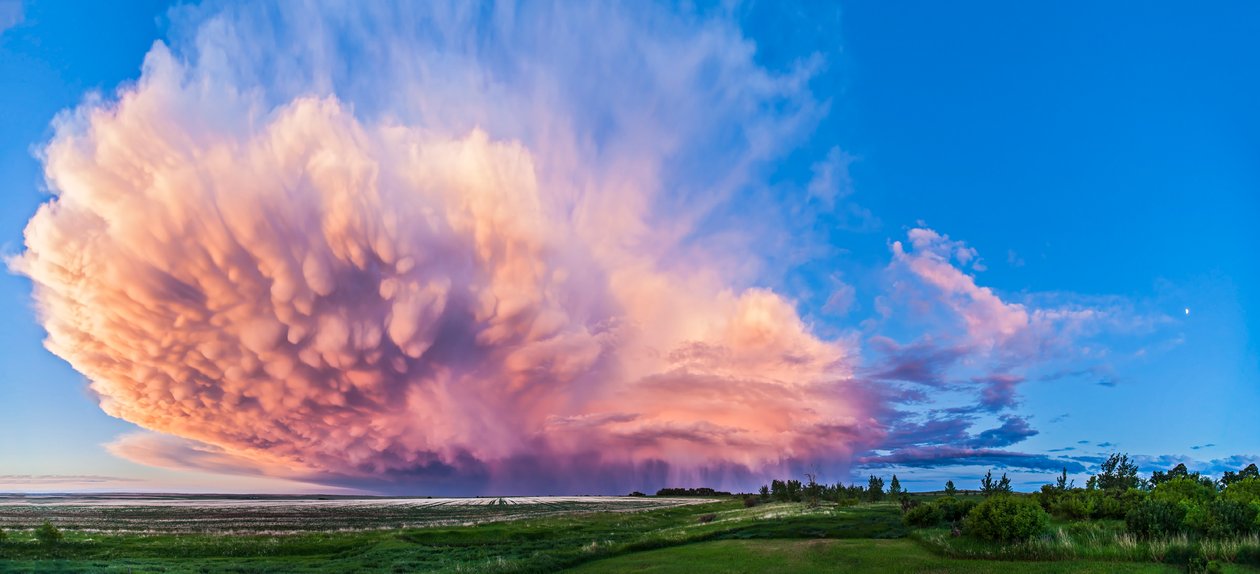 Een 3-delige panorama van een terugtrekkende onweersbui, Zuid-Alberta, Canada door Unbekannt Unbekannt