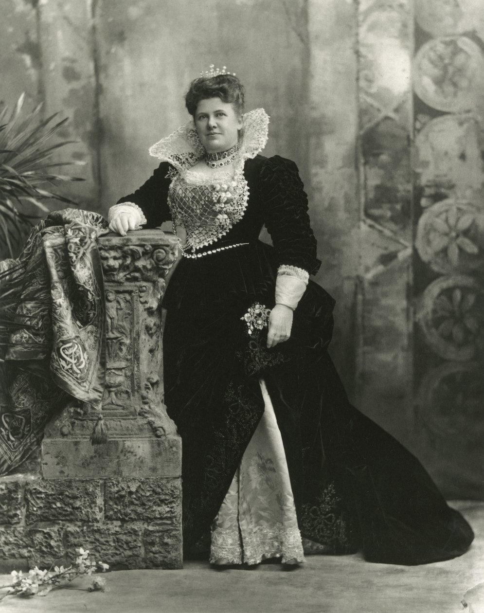 Cornelia Bradley Martin, als Mary Stuart, Koningin van Schotland, Bradley-Martin Bal, 1897 door Unbekannt Unbekannt