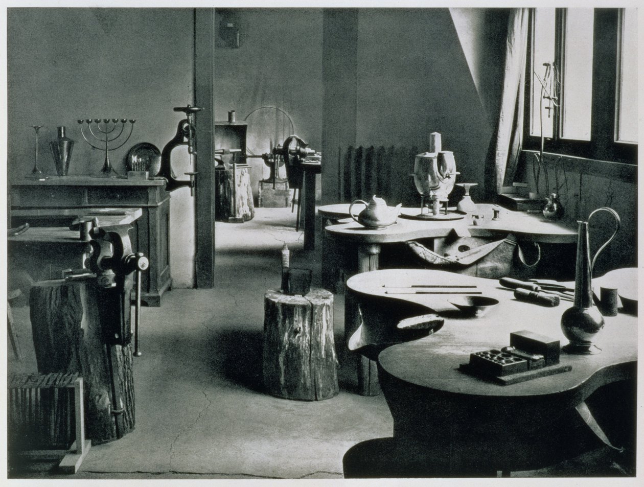 De Metaalwerkplaats, uit de Werkplaatsen van het Bauhaus, Weimar, 1923 door Unbekannt Unbekannt