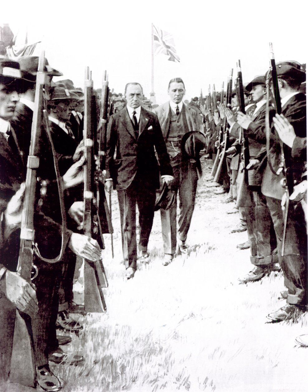 De beweging die leidde tot het "beperkte uitsluiting"-aanbod van de regering aan Ierse graafschappen: Sir Edward Carson door Unbekannt Unbekannt