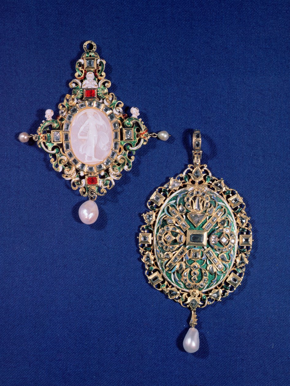 Twee Renaissance hanger juwelen door Unbekannt